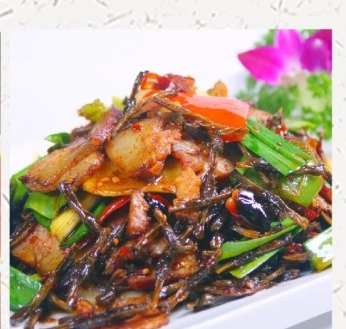 土豆角炒腊肉成菜图