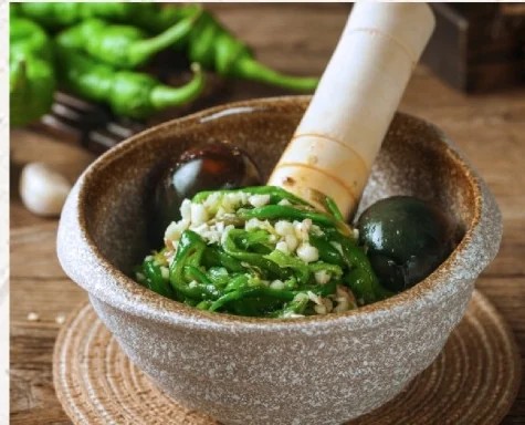 擂辣椒皮蛋成菜图
