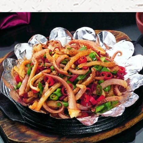 铁板鲜鱿须成菜图