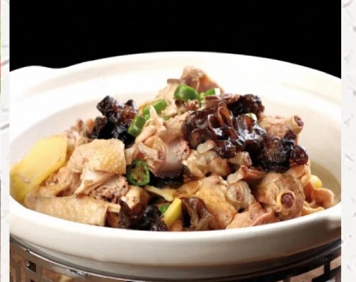 山茶油炒土鸡成菜图